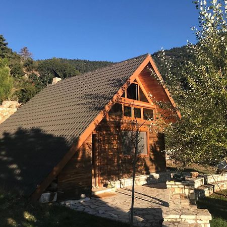 Chalet In The Forest Калаврита Экстерьер фото