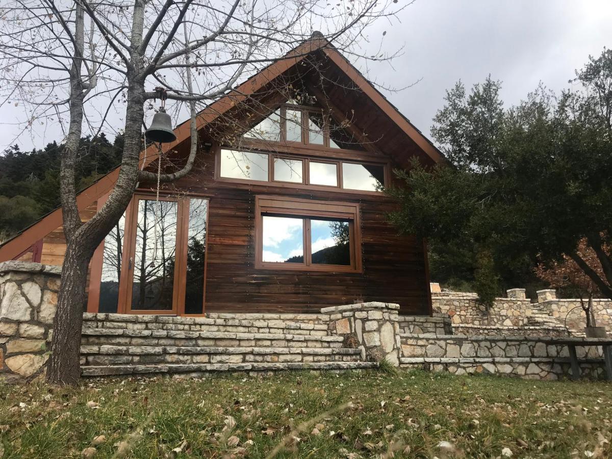 Chalet In The Forest Калаврита Экстерьер фото