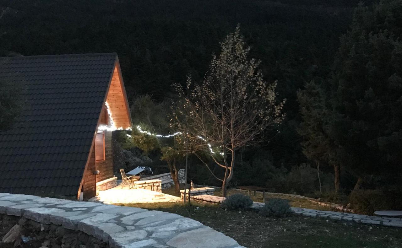 Chalet In The Forest Калаврита Экстерьер фото